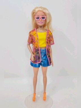 Mattel Barbie Blonde 2010s Fashionistas Model Doll W Pink Glasses Friend Pretty